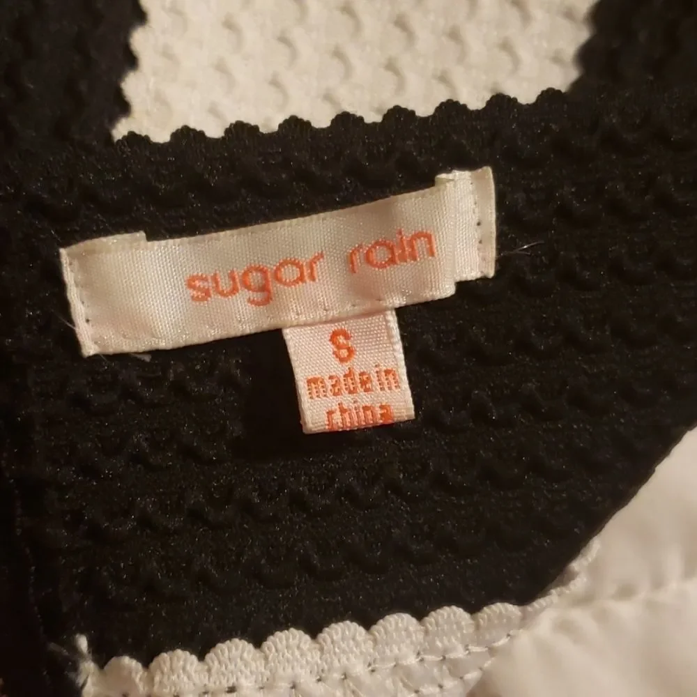 Sugar Rain Black White Striped Textured Scalloped Mini Skirt Small Gold‎ Zipper